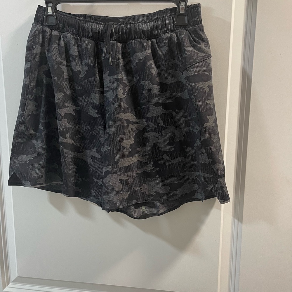 COPY - Lululemon Men’s Surge Shorts Size Medium Black Camo Good Condition